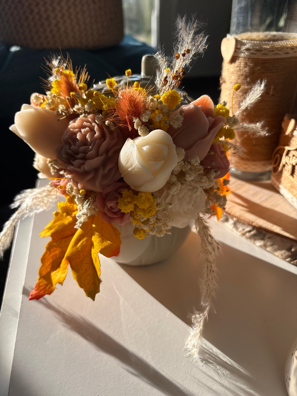 Éclat d’Automne – Bouquet de fondants en pot céramique, Vanille des Îles
